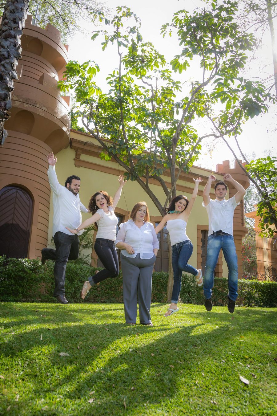 Familia feliz protegida